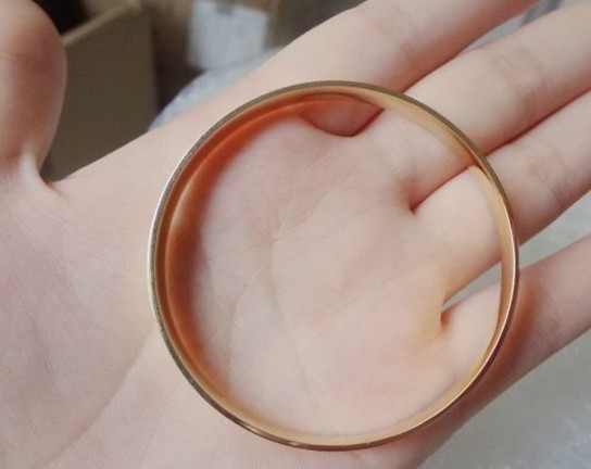 【卡卡珠宝】晒一个18K金的光面手镯和一个三排钻钻的戒指-第5张图片-翡翠网 【卡卡珠宝】晒一个18K金的光面手镯和一个三排钻钻的戒指-第5张图片-翡翠网