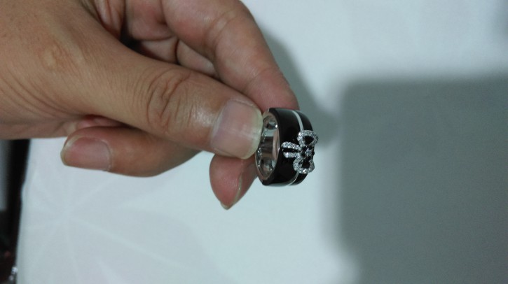 转18K钻石猫咪胸针吊坠、钻石玛瑙戒指、钻石玛瑙吊坠。(转载)-第4张图片-翡翠网