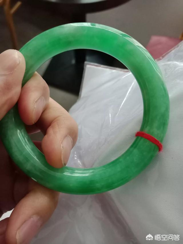 巴山玉和巴山翡翠是同一个东西吗?它真的是翡翠吗?-第2张图片-翡翠网 巴山玉和巴山翡翠是同一个东西吗?它真的是翡翠吗?-第2张图片-翡翠网