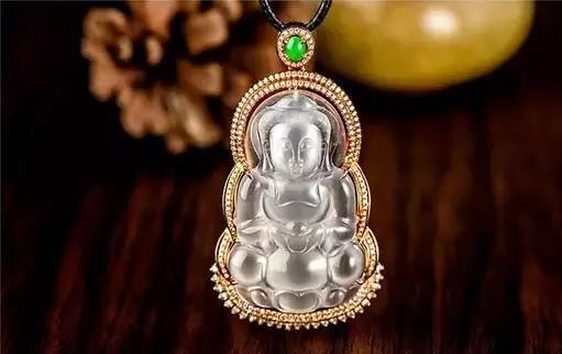 如何挑选翡翠观音?-第13张图片-翡翠网 如何挑选翡翠观音?-第13张图片-翡翠网