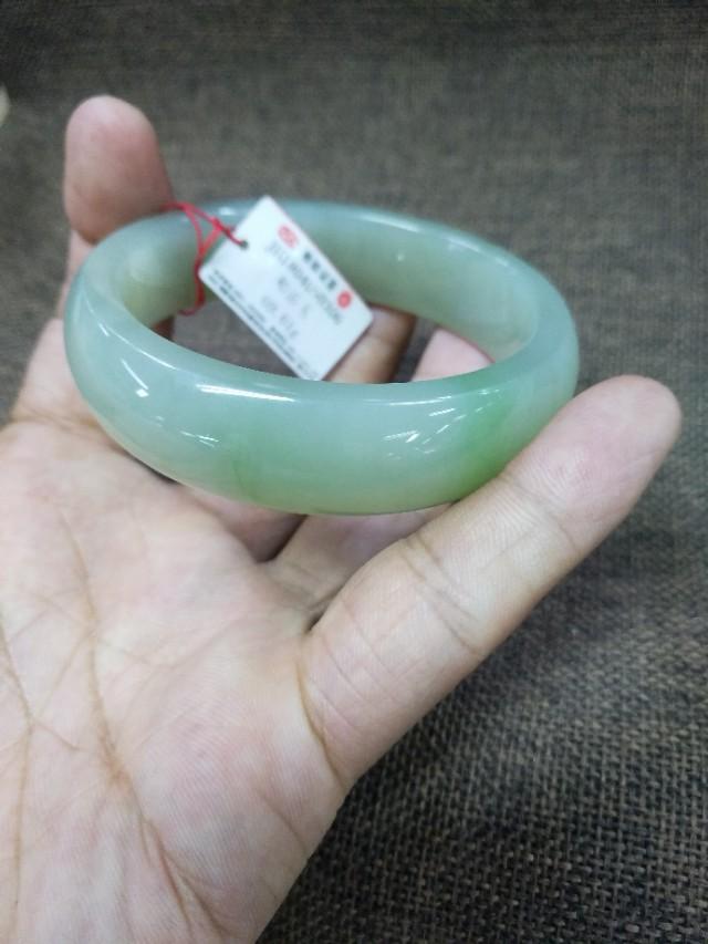 手镯真假鉴定方法是什么?-第3张图片-翡翠网 手镯真假鉴定方法是什么?-第3张图片-翡翠网