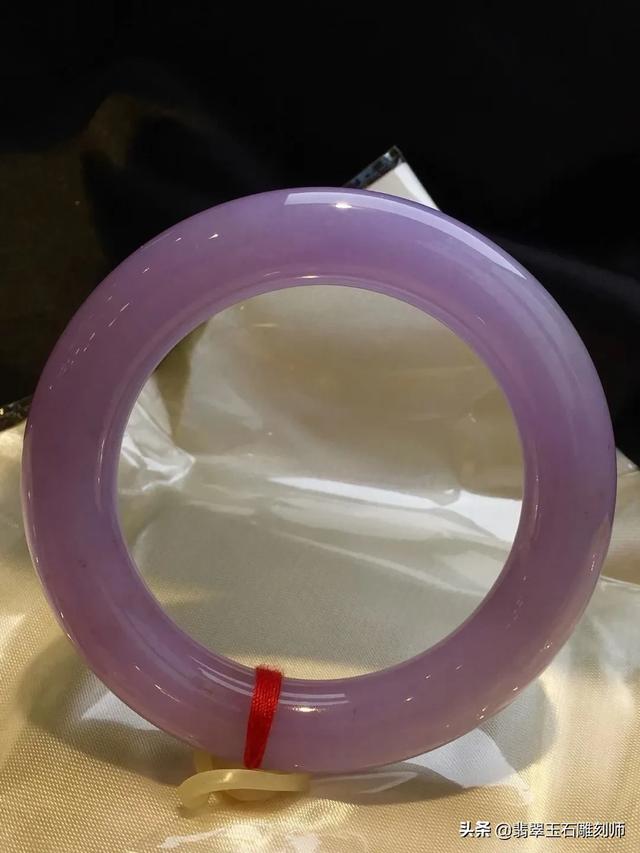 高手看下这两个镯子怎么样?-第8张图片-翡翠网 高手看下这两个镯子怎么样?-第8张图片-翡翠网