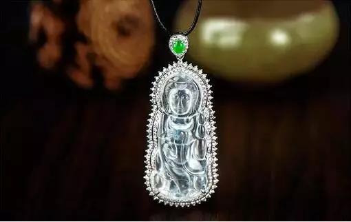 如何挑选翡翠观音?-第12张图片-翡翠网 如何挑选翡翠观音?-第12张图片-翡翠网