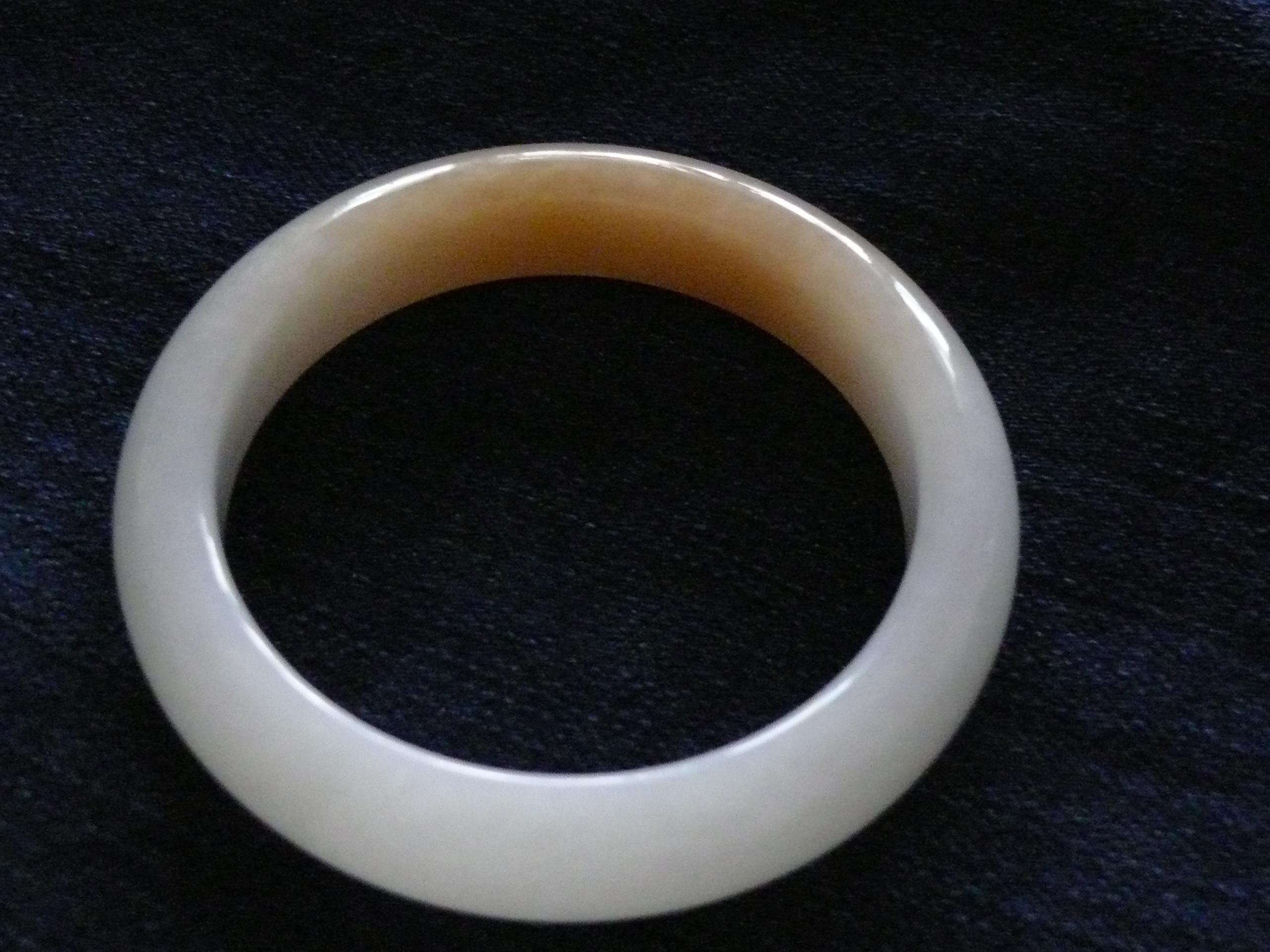 我收集的手镯,大家帮忙给个意见-第3张图片-翡翠网 我收集的手镯,大家帮忙给个意见-第3张图片-翡翠网