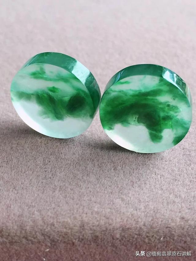 大神可以帮忙看看这个玉镯是否有值得继续养的价值吗?-第2张图片-翡翠网 大神可以帮忙看看这个玉镯是否有值得继续养的价值吗?-第2张图片-翡翠网