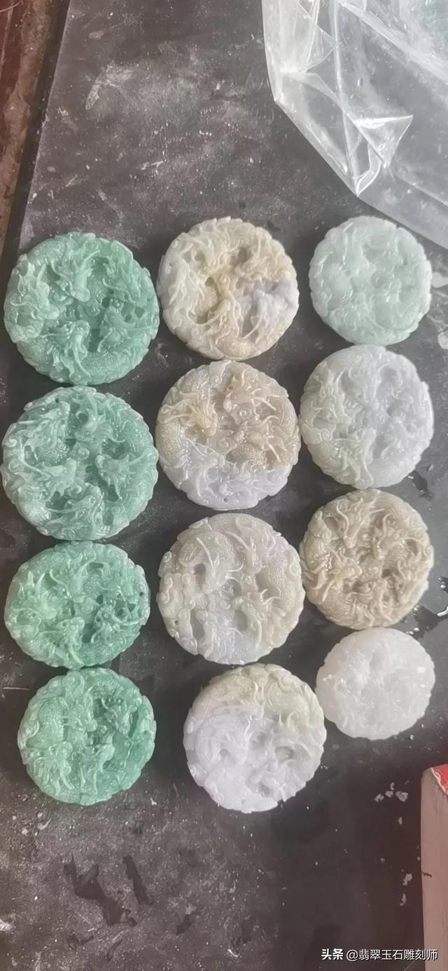 求大佬估个价翡翠手镯？-第7张图片-翡翠网