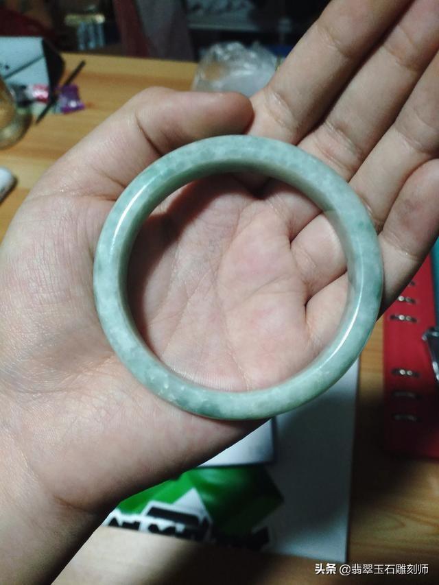 求大佬估个价翡翠手镯？-第2张图片-翡翠网