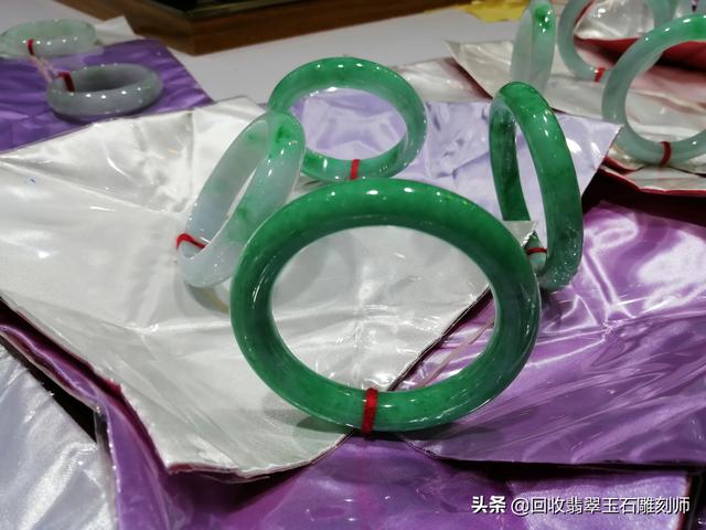 这手镯戴二十年拿不出来，叫我砸断算了，这个种水有收藏价值吗？-第4张图片-翡翠网