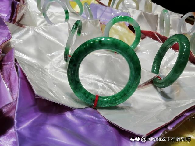 这手镯戴二十年拿不出来，叫我砸断算了，这个种水有收藏价值吗？-第7张图片-翡翠网