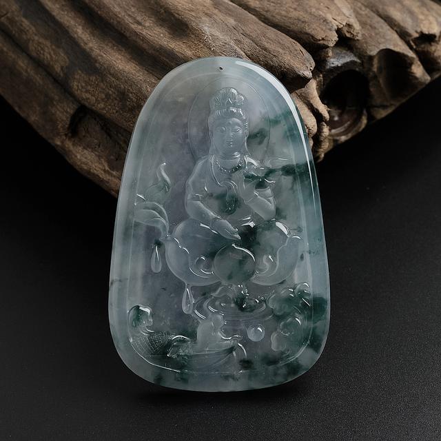 不同造型的翡翠观音,分别代表着什么寓意呢?-第9张图片-翡翠网 不同造型的翡翠观音,分别代表着什么寓意呢?-第9张图片-翡翠网