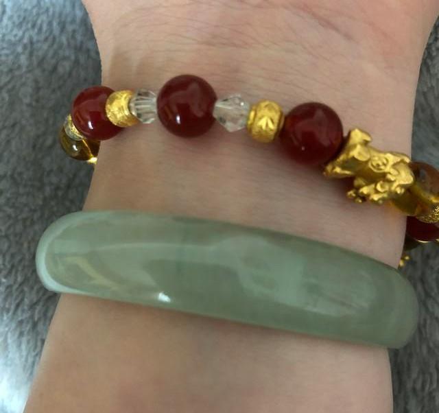 高手看下这两个镯子怎么样?-第3张图片-翡翠网 高手看下这两个镯子怎么样?-第3张图片-翡翠网