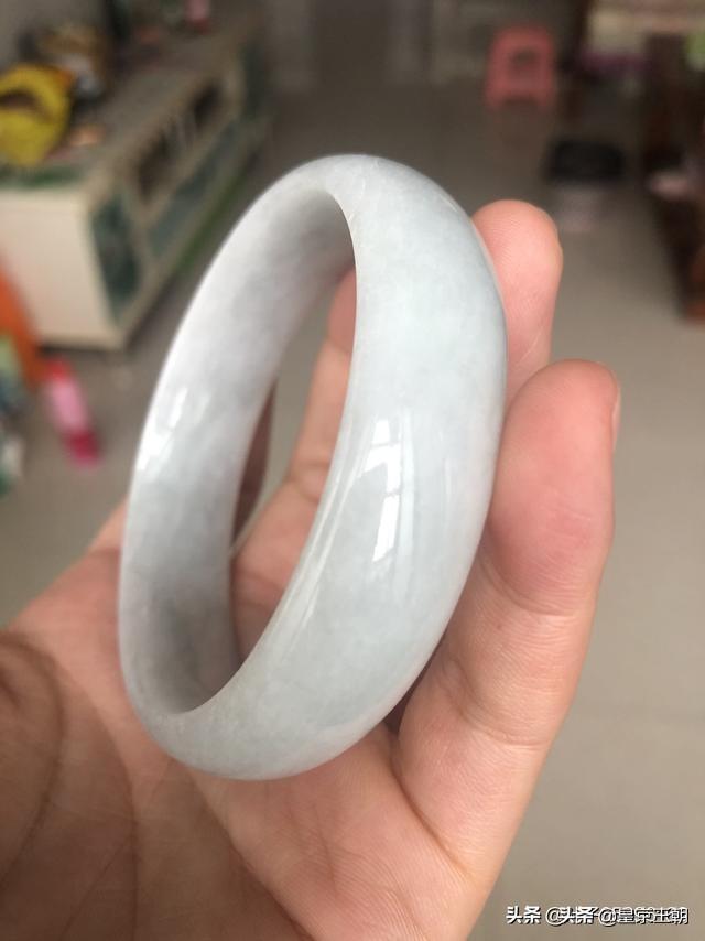 哪位**帮我看看我的这只手镯什么品种，价位如何？-第3张图片-翡翠网