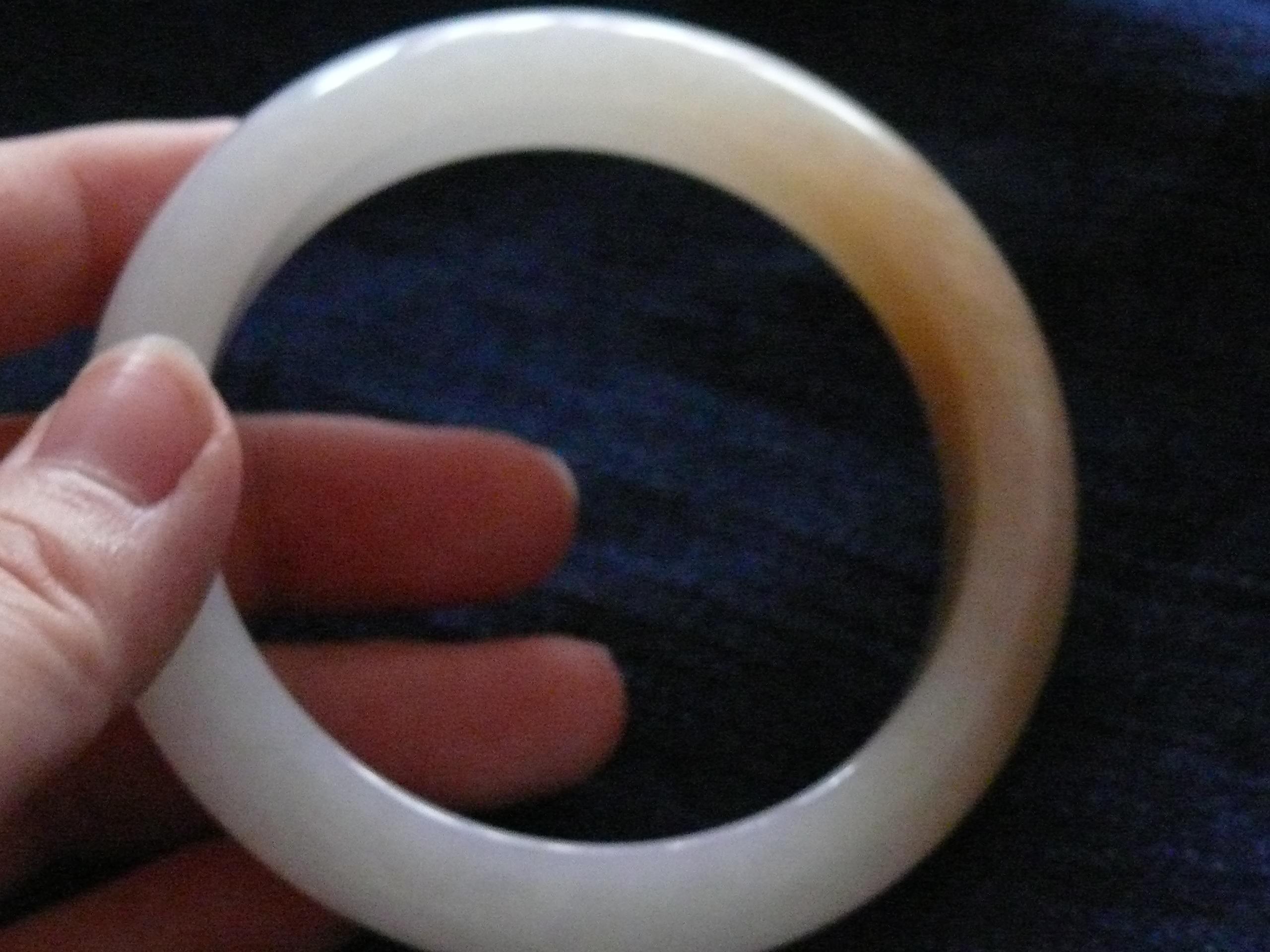 我收集的手镯,大家帮忙给个意见-第4张图片-翡翠网 我收集的手镯,大家帮忙给个意见-第4张图片-翡翠网