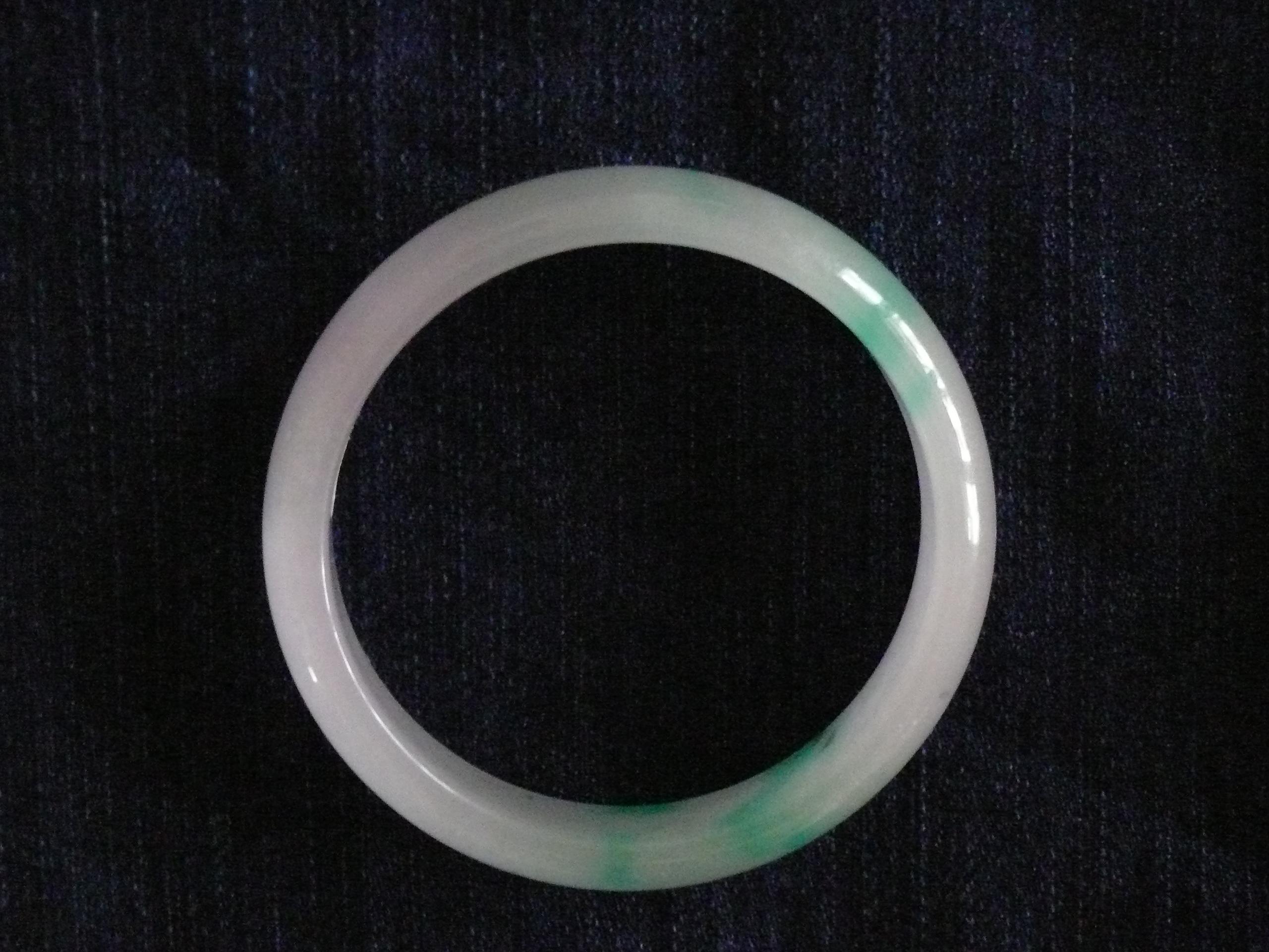 我收集的手镯,大家帮忙给个意见-第1张图片-翡翠网 我收集的手镯,大家帮忙给个意见-第1张图片-翡翠网