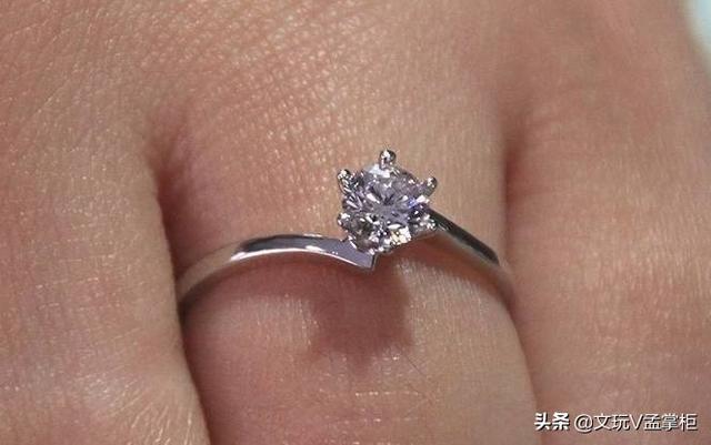 钻戒怎么选佩戴才好看?钻戒款式如何挑选更科学?-第3张图片-翡翠网 钻戒怎么选佩戴才好看?钻戒款式如何挑选更科学?-第3张图片-翡翠网