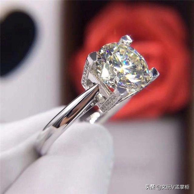 钻戒怎么选佩戴才好看?钻戒款式如何挑选更科学?-第5张图片-翡翠网 钻戒怎么选佩戴才好看?钻戒款式如何挑选更科学?-第5张图片-翡翠网