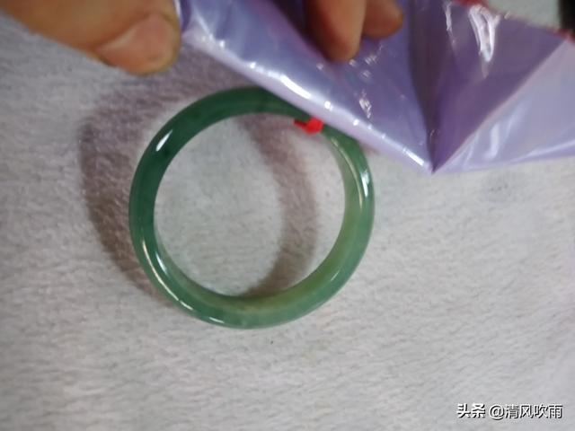 如果这是真的翡翠手镯带阳绿，带紫色能值多少钱？-第7张图片-翡翠网