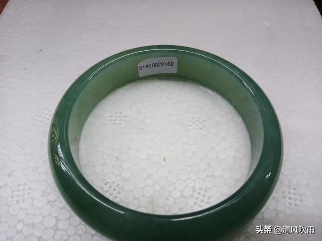 如果这是真的翡翠手镯带阳绿，带紫色能值多少钱？-第6张图片-翡翠网