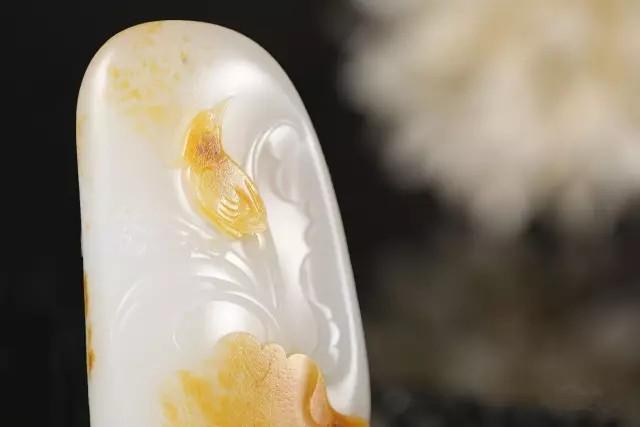 和田玉中的俏色是什么?-第3张图片-翡翠网 和田玉中的俏色是什么?-第3张图片-翡翠网