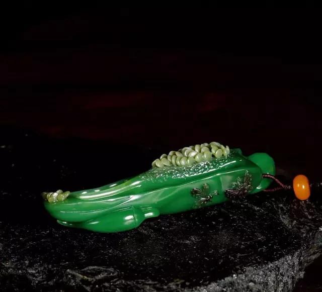 和田玉中的俏色是什么?-第13张图片-翡翠网 和田玉中的俏色是什么?-第13张图片-翡翠网