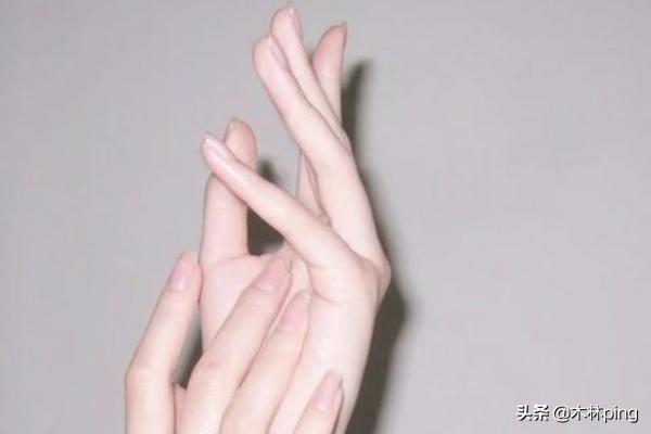 女生戒指的戴法?-第4张图片-翡翠网 女生戒指的戴法?-第4张图片-翡翠网