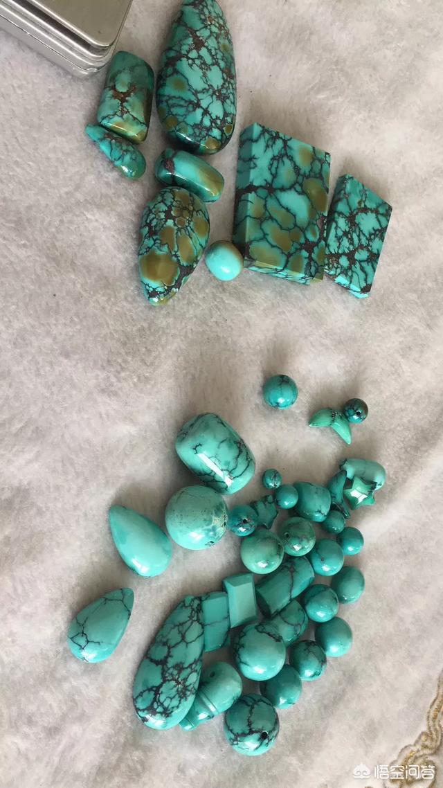 绿松石的俏色是怎么形成的?-第1张图片-翡翠网 绿松石的俏色是怎么形成的?-第1张图片-翡翠网