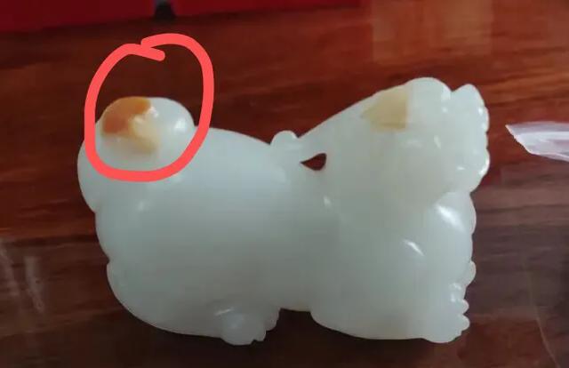 请各位大神帮看看我这个是和田玉籽料吗?-第4张图片-翡翠网 请各位大神帮看看我这个是和田玉籽料吗?-第4张图片-翡翠网