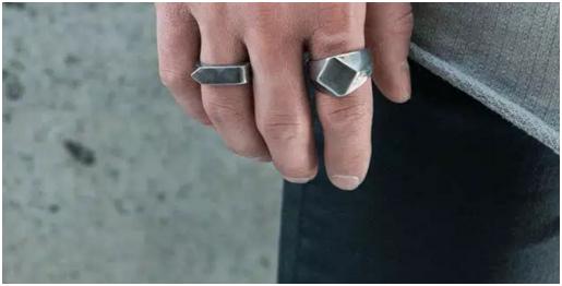 男人戴戒指 怎样戴才正确?-第3张图片-翡翠网 男人戴戒指 怎样戴才正确?-第3张图片-翡翠网