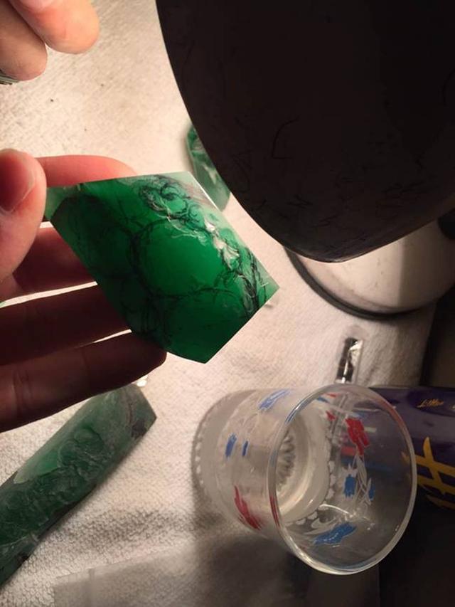 怎样理解翡翠原石中的“宁买一线不买一片”?-第8张图片-翡翠网 怎样理解翡翠原石中的“宁买一线不买一片”?-第8张图片-翡翠网