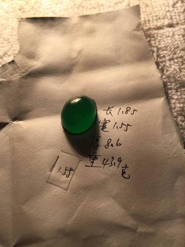 怎样理解翡翠原石中的“宁买一线不买一片”?-第9张图片-翡翠网 怎样理解翡翠原石中的“宁买一线不买一片”?-第9张图片-翡翠网