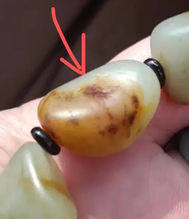 请各位大神帮看看我这个是和田玉籽料吗?-第2张图片-翡翠网 请各位大神帮看看我这个是和田玉籽料吗?-第2张图片-翡翠网