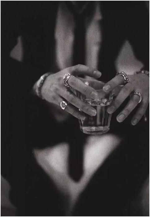 男人戴戒指 怎样戴才正确?-第2张图片-翡翠网 男人戴戒指 怎样戴才正确?-第2张图片-翡翠网