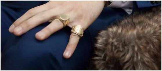 男人戴戒指 怎样戴才正确?-第4张图片-翡翠网 男人戴戒指 怎样戴才正确?-第4张图片-翡翠网