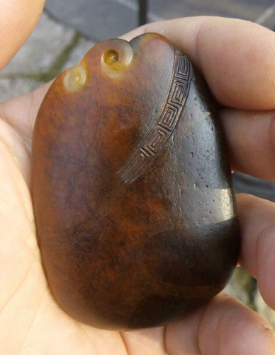 你了解什么样的和田玉籽料才适合盘玩吗?-第1张图片-翡翠网 你了解什么样的和田玉籽料才适合盘玩吗?-第1张图片-翡翠网