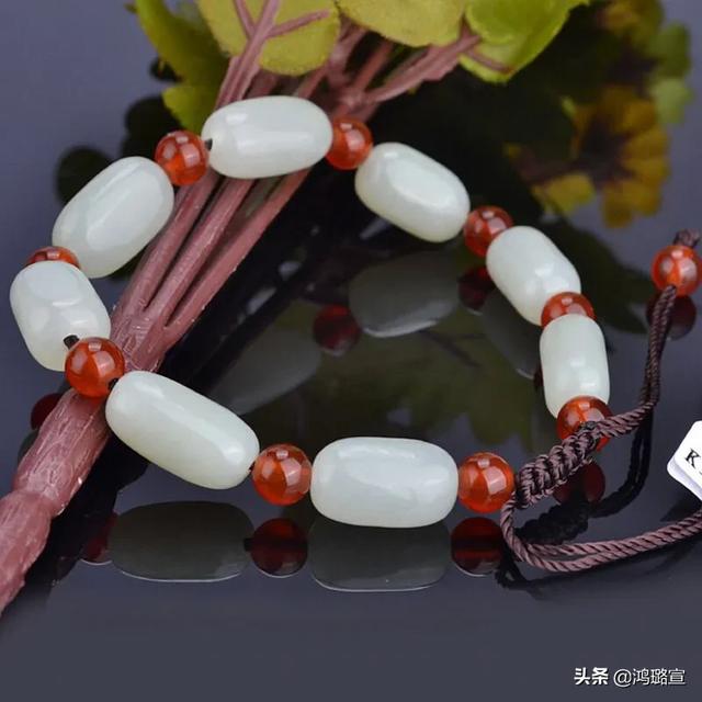 和田玉籽料手串男人佩戴好看还是女人佩戴好看？-第1张图片-翡翠网