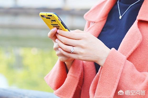 结婚戒指戴哪个手指?不同手指戴戒指有什么含义?-第1张图片-翡翠网 结婚戒指戴哪个手指?不同手指戴戒指有什么含义?-第1张图片-翡翠网