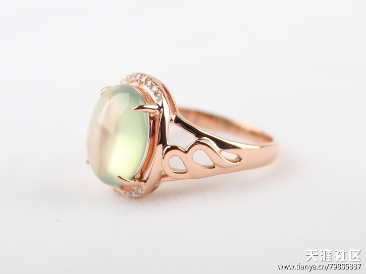 伊卡珠宝之葡萄石戒指,神似冰种的翡翠的美-第3张图片-翡翠网