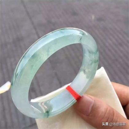 冰种,正冰种,高冰种翡翠差别在哪里?-第2张图片-翡翠网 冰种,正冰种,高冰种翡翠差别在哪里?-第2张图片-翡翠网