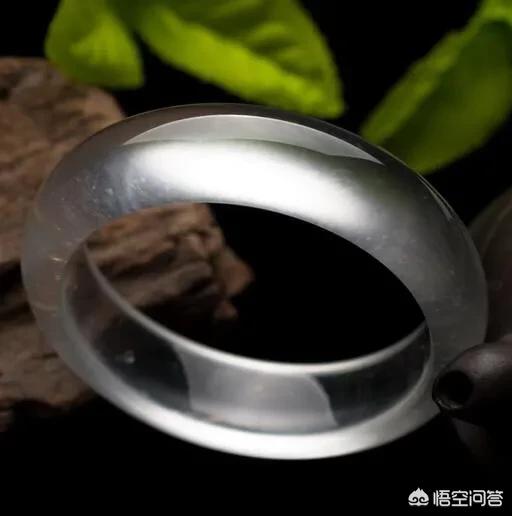 从古至今,为何长辈都偏爱用翡翠传世而不喜金银?-第1张图片-翡翠网 从古至今,为何长辈都偏爱用翡翠传世而不喜金银?-第1张图片-翡翠网