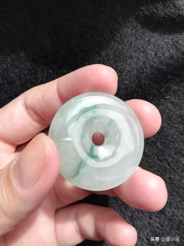 为什么同是冰种翡翠，却有的便宜，有的很贵？-第3张图片-翡翠网