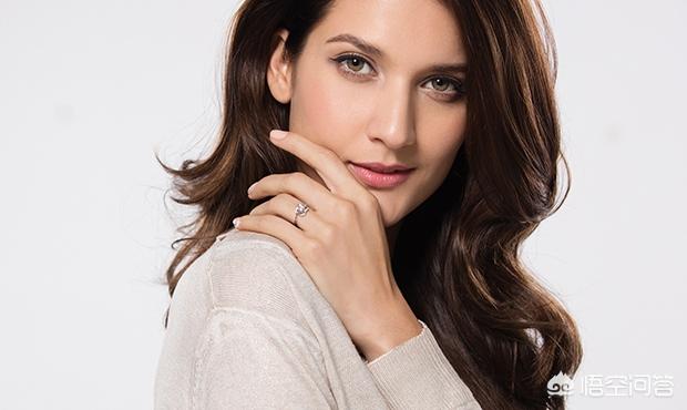 结婚戒指戴哪个手?-第3张图片-翡翠网 结婚戒指戴哪个手?-第3张图片-翡翠网