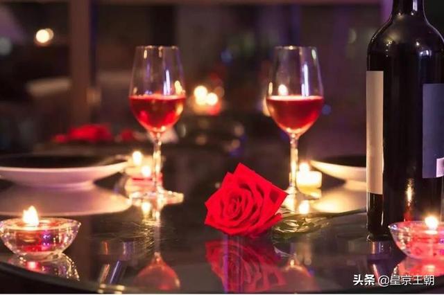 结婚戒指戴哪个手指?戴什么戒指浪漫独特?-第1张图片-翡翠网 结婚戒指戴哪个手指?戴什么戒指浪漫独特?-第1张图片-翡翠网