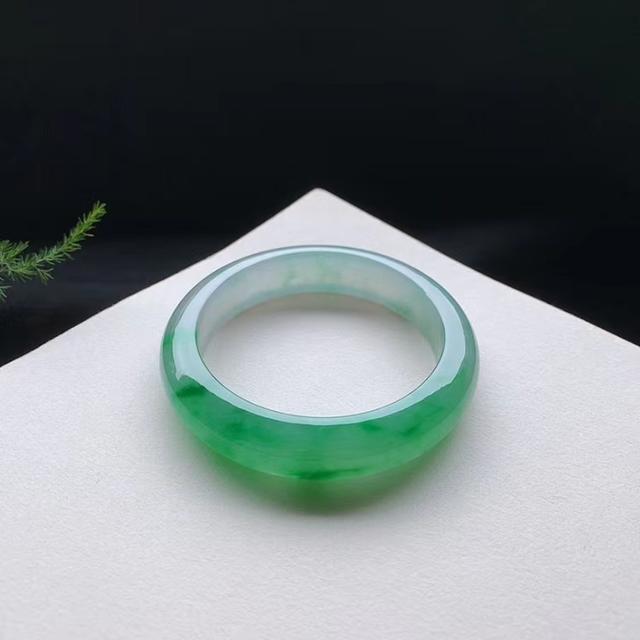 麻烦大神帮忙看下这个翡翠貔貅值不值6500?-第1张图片-翡翠网 麻烦大神帮忙看下这个翡翠貔貅值不值6500?-第1张图片-翡翠网