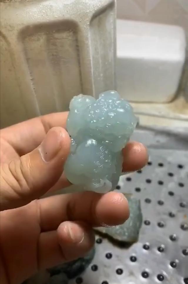 麻烦请大家帮忙看看这个玉石貔貅,是真是假,谢谢?-第6张图片-翡翠网 麻烦请大家帮忙看看这个玉石貔貅,是真是假,谢谢?-第6张图片-翡翠网