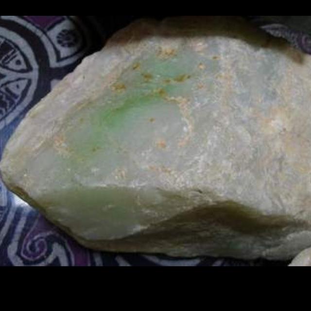 白玉里面带着绿癣怎么回事?-第4张图片-翡翠网 白玉里面带着绿癣怎么回事?-第4张图片-翡翠网