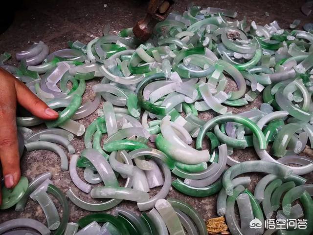 如何鉴别假翡翠和蜜蜡?-第1张图片-翡翠网 如何鉴别假翡翠和蜜蜡?-第1张图片-翡翠网