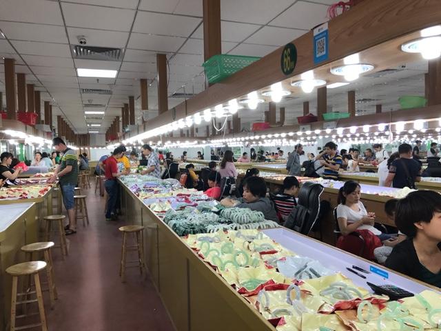 翡翠商家到底错在哪里?-第3张图片-翡翠网 翡翠商家到底错在哪里?-第3张图片-翡翠网