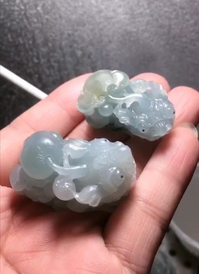 麻烦请大家帮忙看看这个玉石貔貅,是真是假,谢谢?-第9张图片-翡翠网 麻烦请大家帮忙看看这个玉石貔貅,是真是假,谢谢?-第9张图片-翡翠网