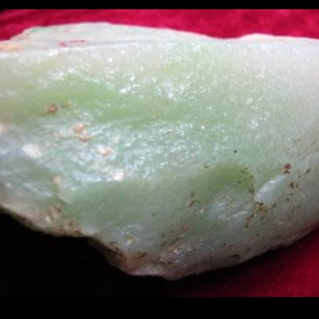 白玉里面带着绿癣怎么回事?-第6张图片-翡翠网 白玉里面带着绿癣怎么回事?-第6张图片-翡翠网