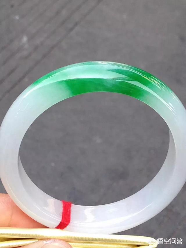 如何不用检测工具快速判断翡翠手镯是A货还是B货？-第12张图片-翡翠网